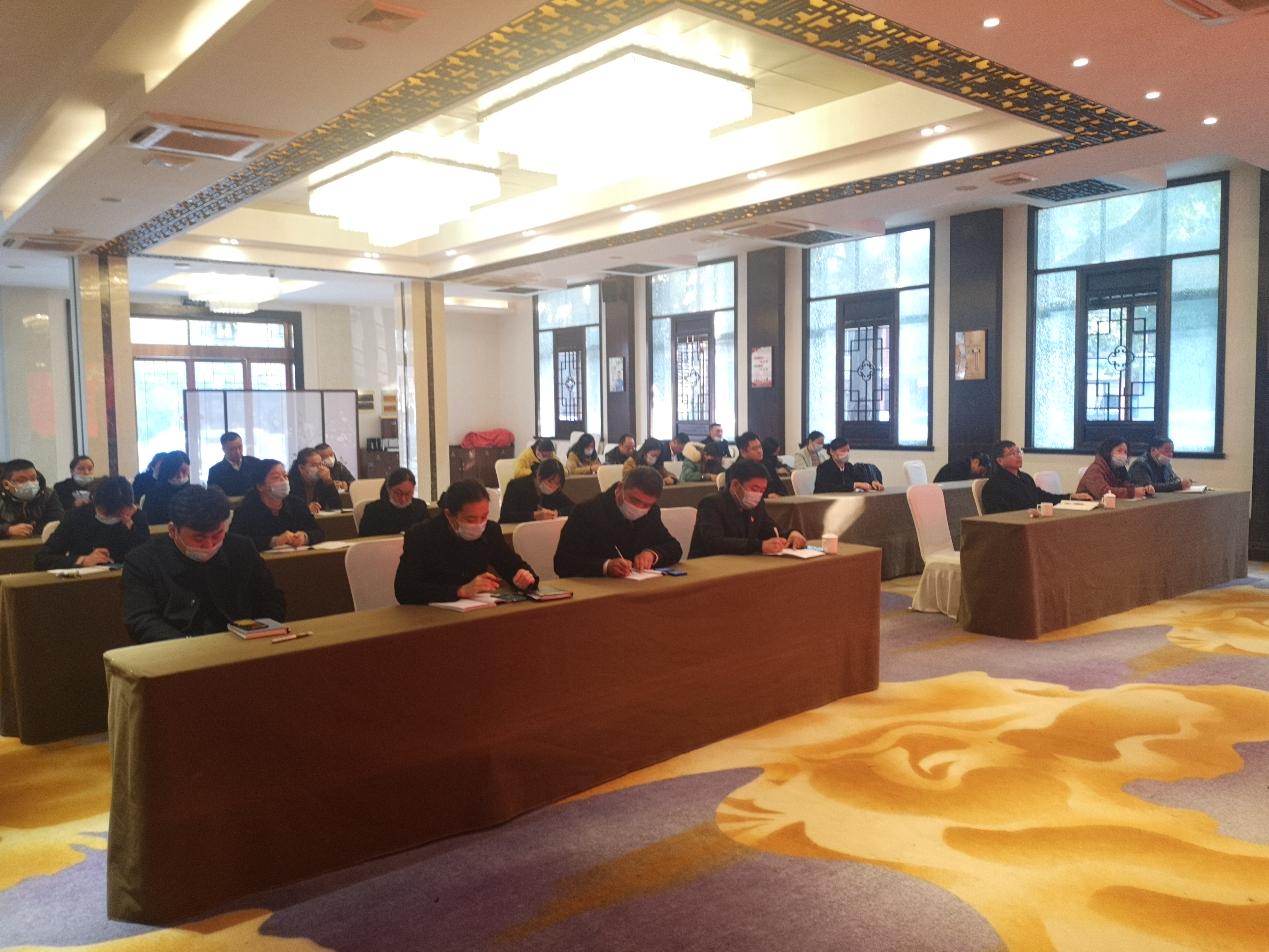 參會(huì)人員.jpg